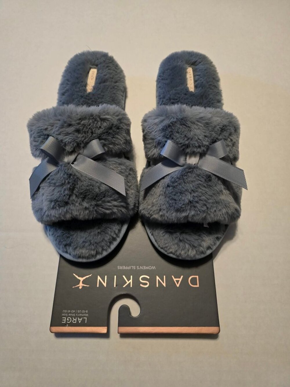 New Danskin Fluffy Fuzzy Blue Indoor Outdoor Bedroom Winter Slippers Size L